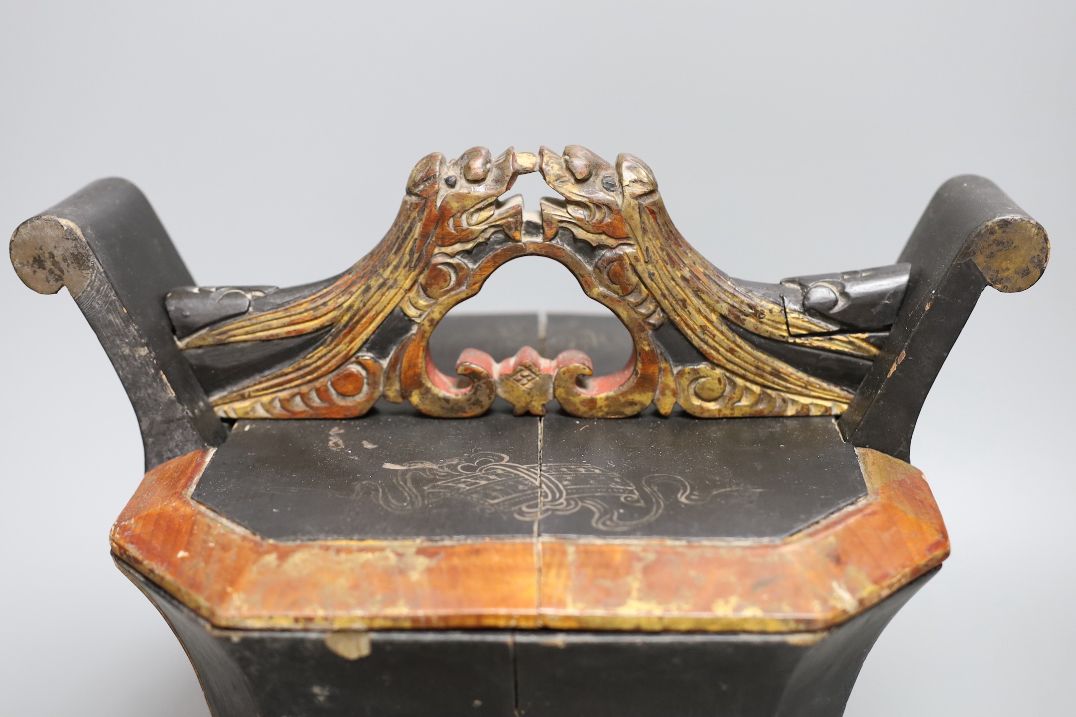 A selection of various Oriental ceramics, to include an 18th century Chinese export bowl with a similar 19th century dish, and other Chinese blue and white china